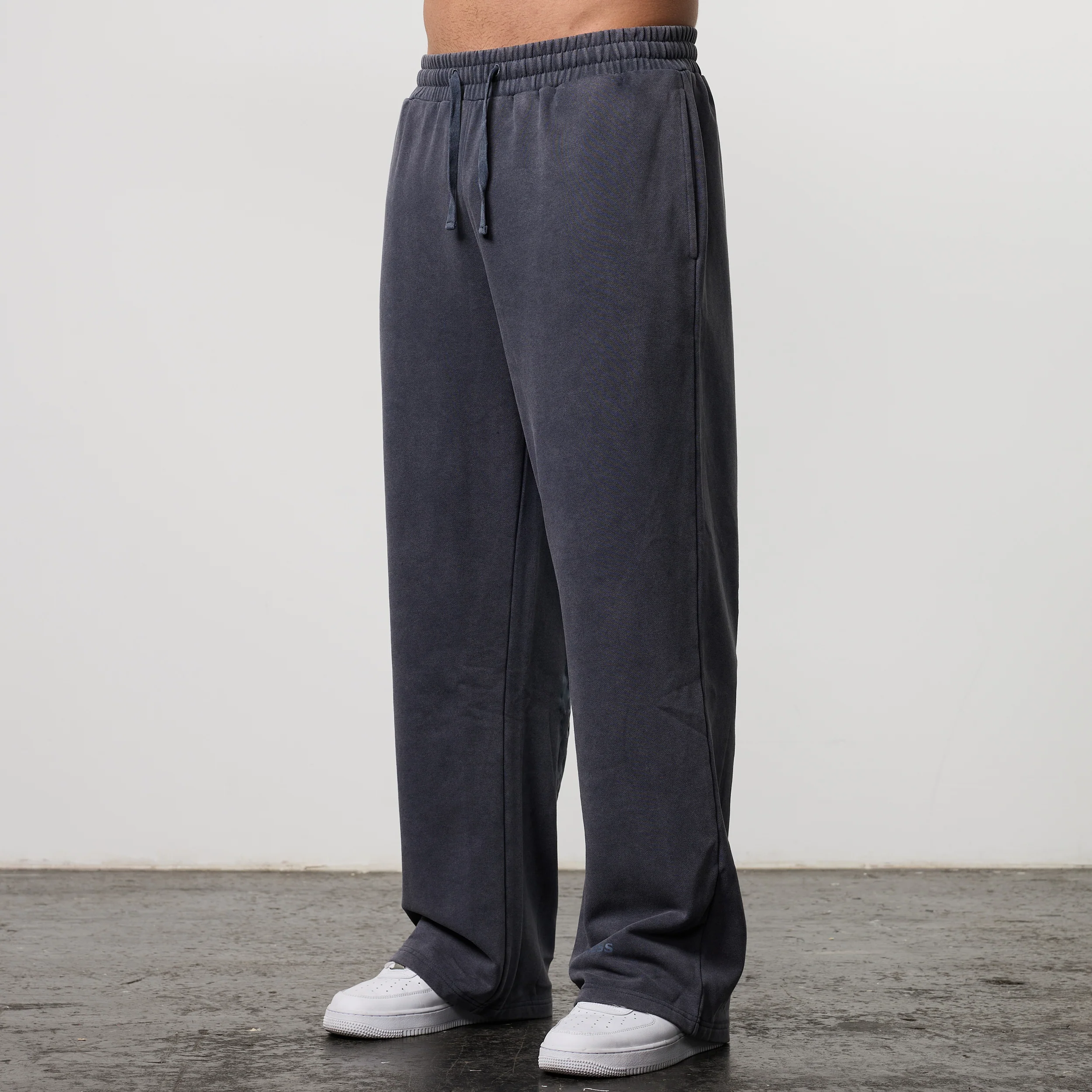 BLACK FORGE WASHED NAVY STRAIGHT LEG SWEATPANTS