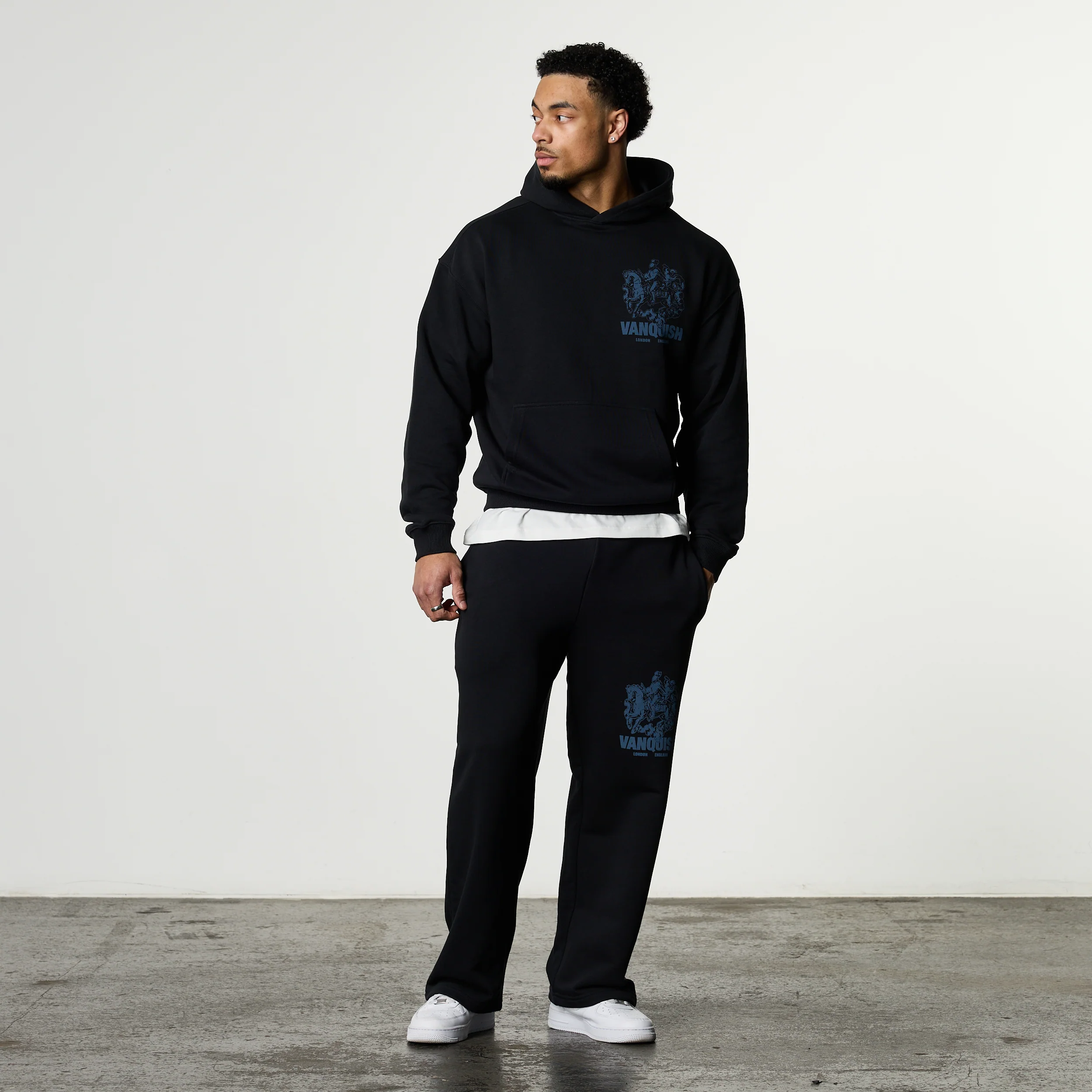 CAMELOT BLACK STRAIGHT LEG SWEATPANTS - Image 4