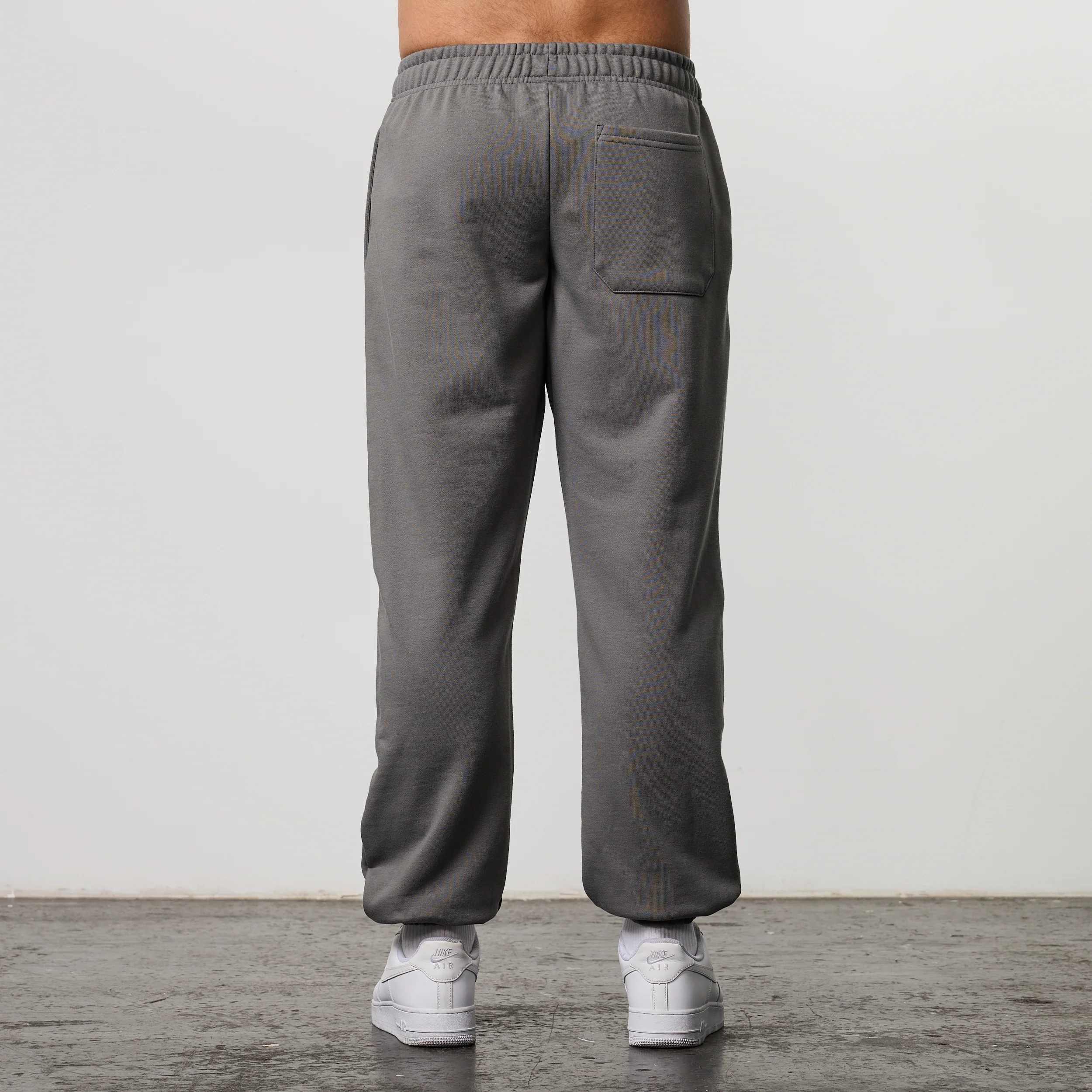 GRAFFITI GREY OVERSIZED SWEATPANTS - Image 2