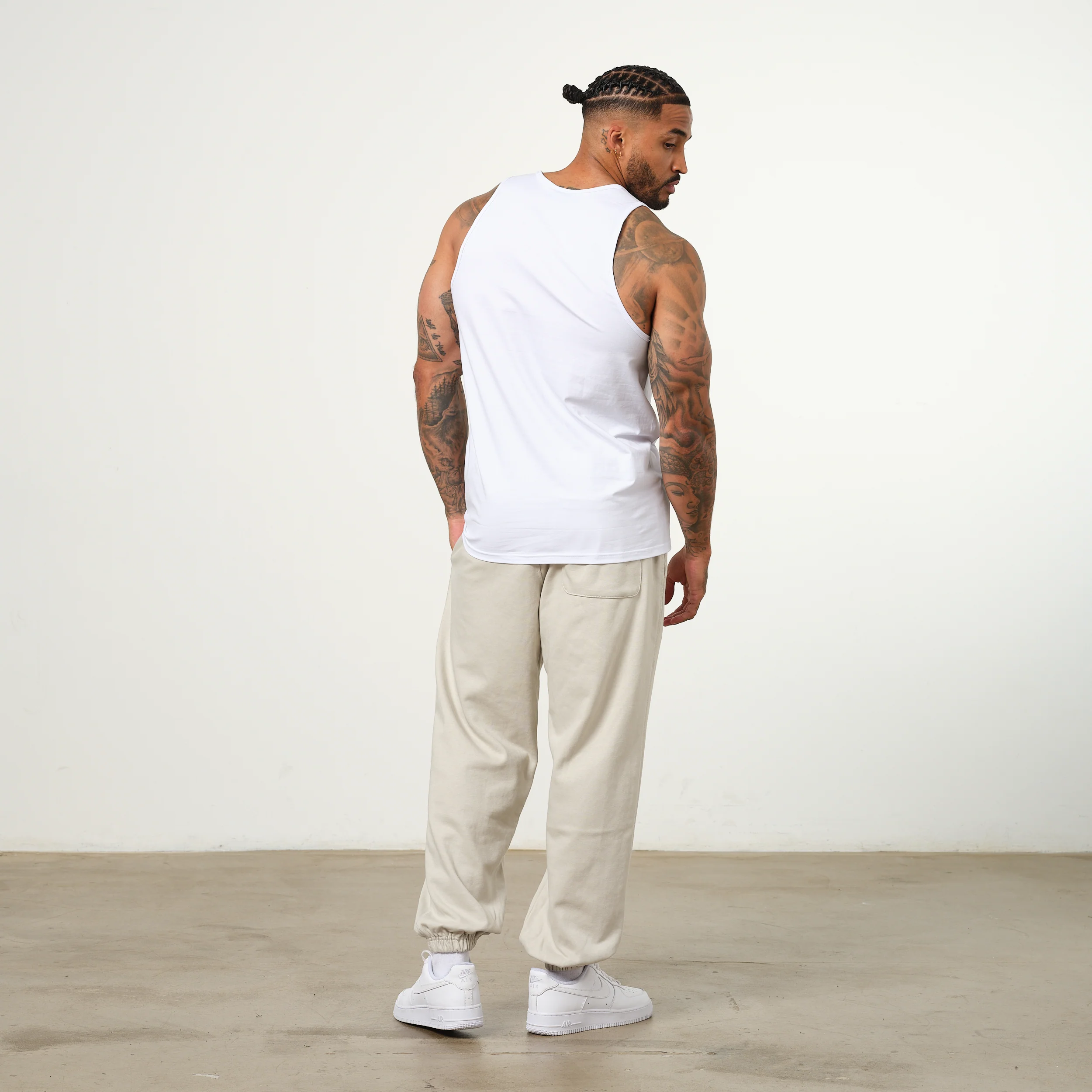 Vanquish Essential White Regular Fit Tank Top - Image 3
