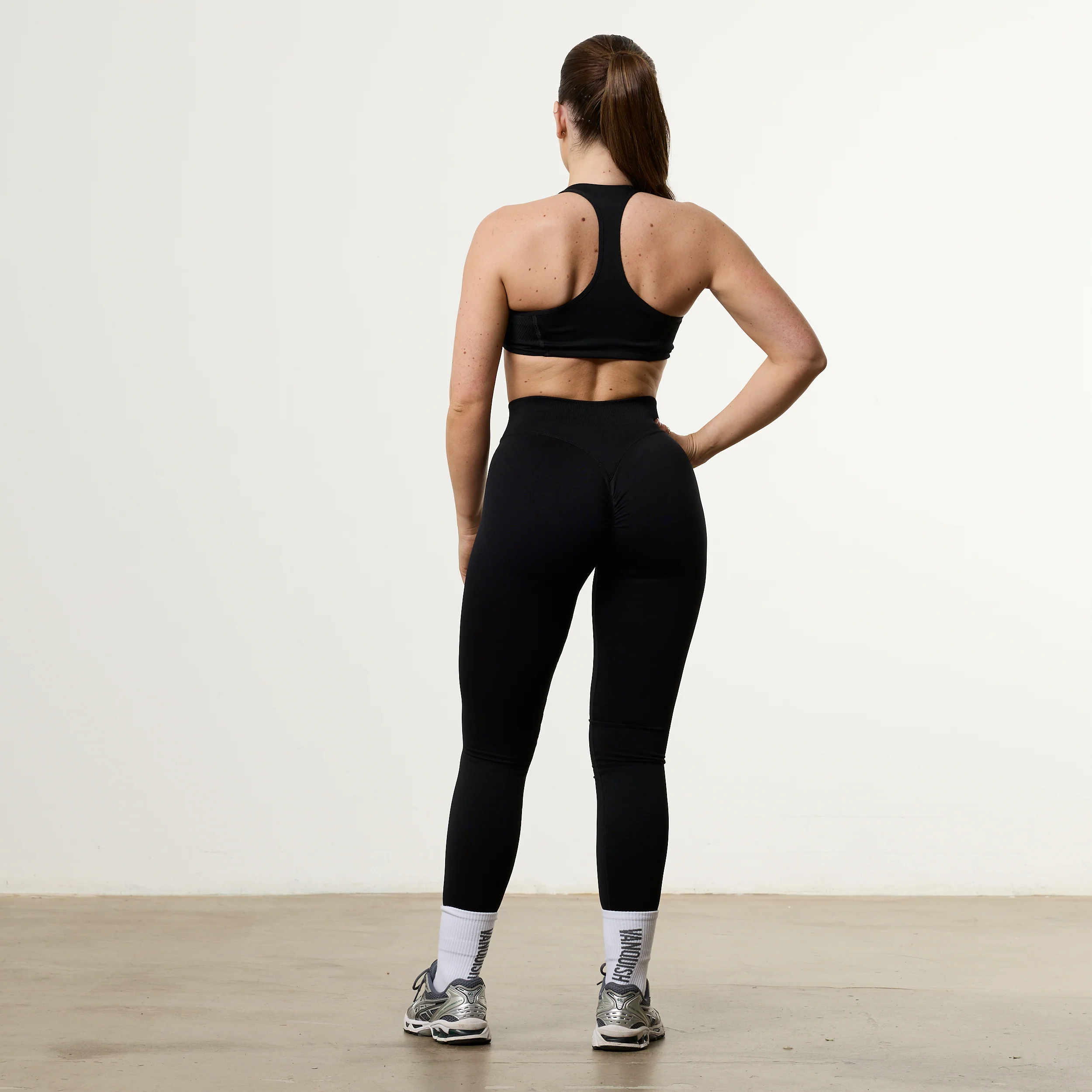 Vanquish Elevate V2 Black Seamless Scrunch Leggings - Image 4