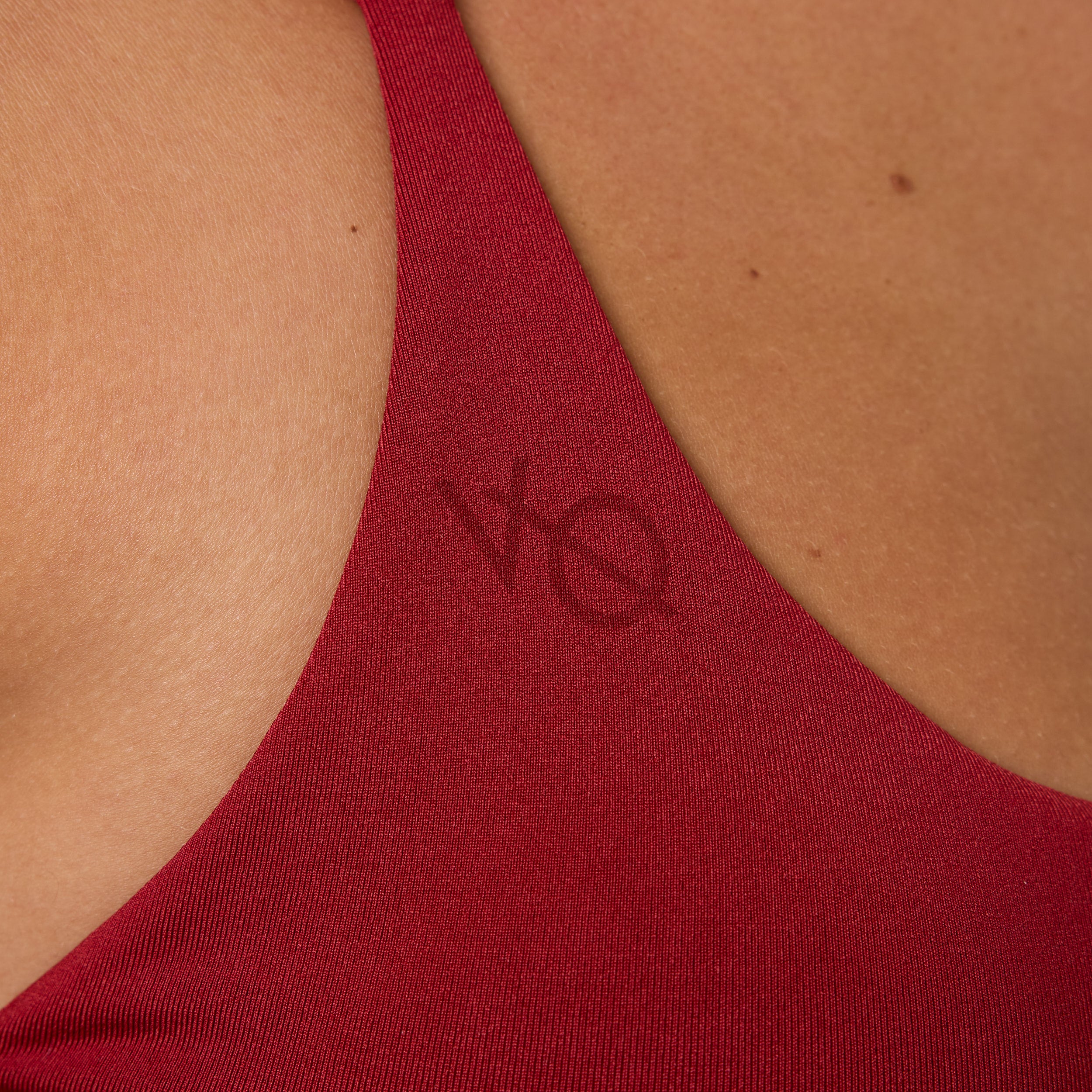 Vanquish Elevate V2 Scarlet Red Seamless Cross Back Minimal Bra - Image 5