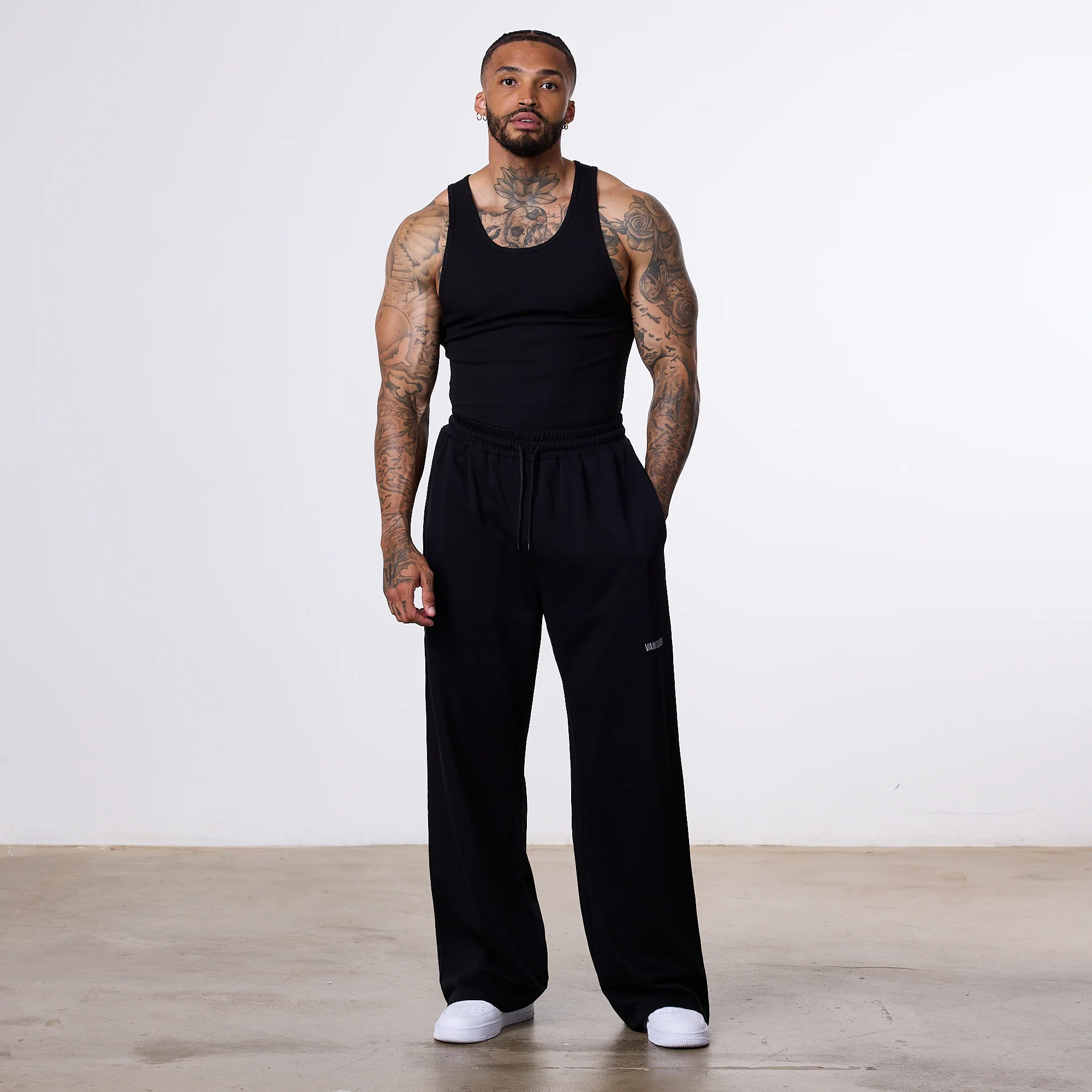 Vanquish Essential Black Straight Leg Sweatpants - Image 4