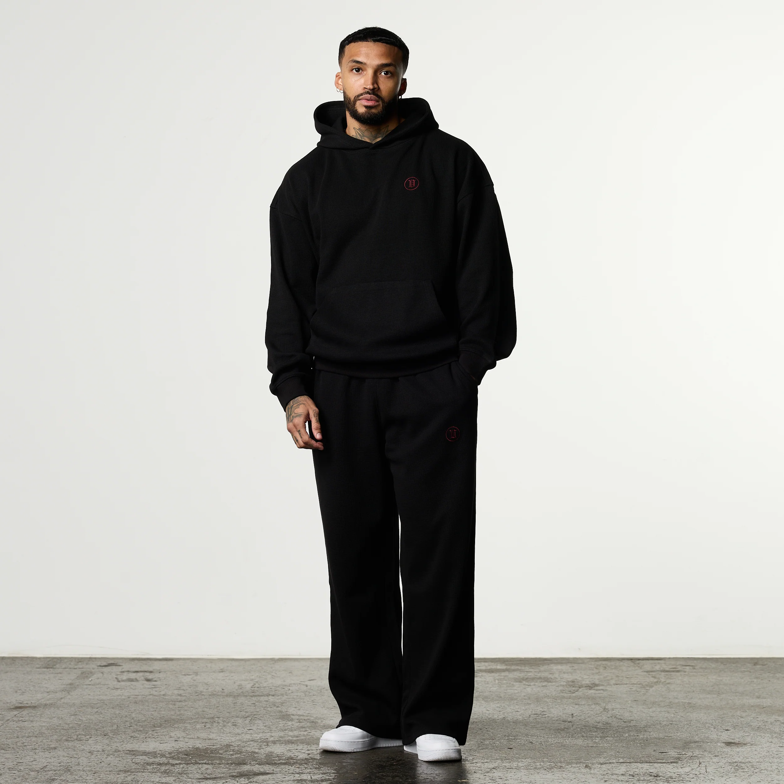 WAFFLE BLACK STRAIGHT LEG SWEATPANTS - Image 4